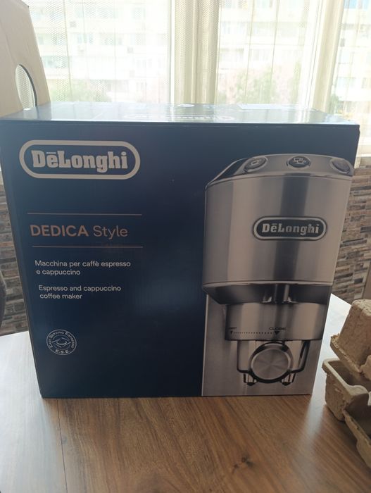 Еспресо кафе машина DeLonghi Dedica