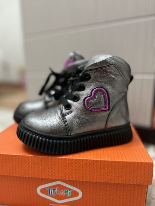 Продам обувь зимнюю для девочки