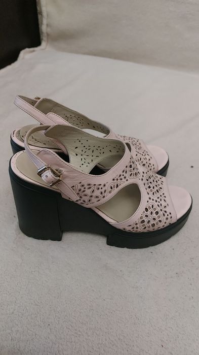 Продаю летнию обувь