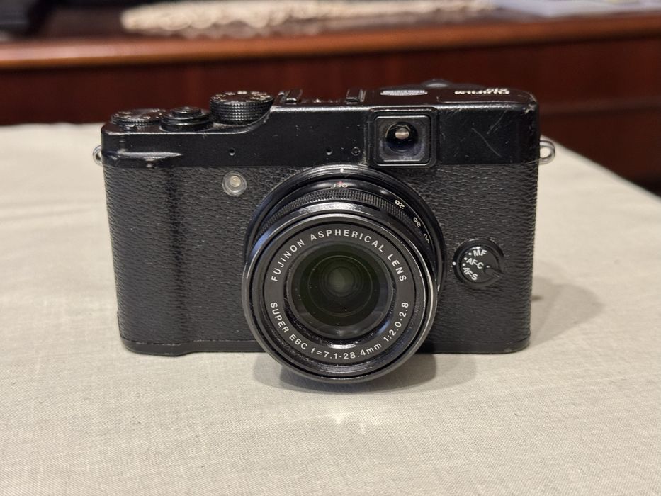 Aparat Foto Fujifilm X10