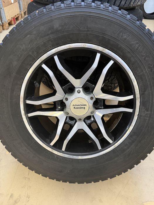 Продам диски R17 с зимней резиной MAXXIS