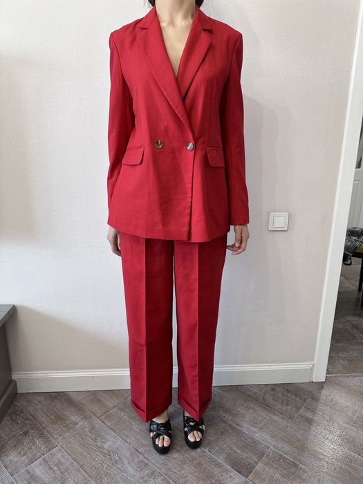 Продам брючные костюмы