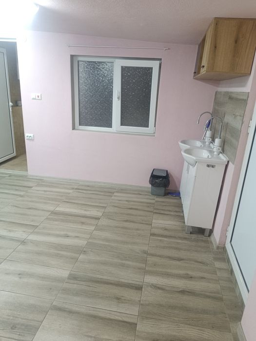 Давам под наем помещение 33кв.м