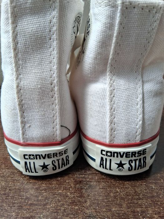 Продавам дамски кецове Converse ALL STAR