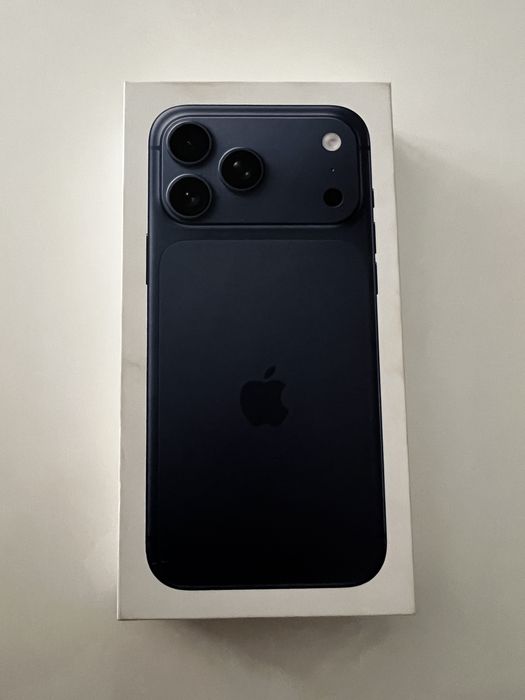 Vand iPhone 17 Pro Max 256 Albastru