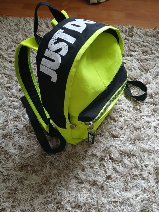 Ghiozdan  în stare foarte buna