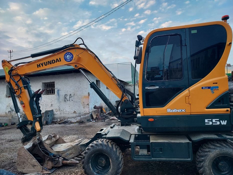 Hyundai 55w srochno sotiladi
