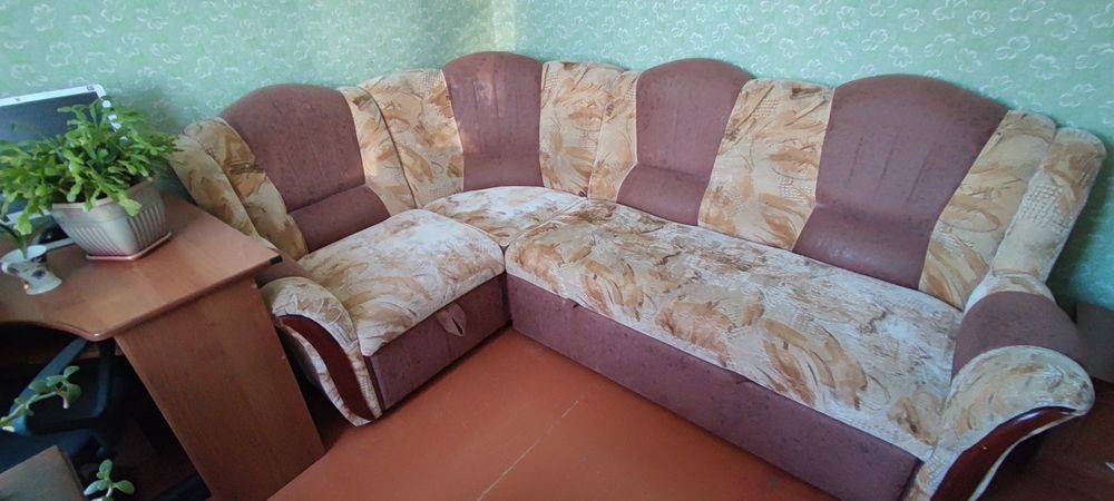 Продам Угловой диванчик