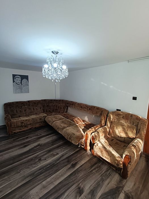 Colțar extensibil + fotoliu – stare bună