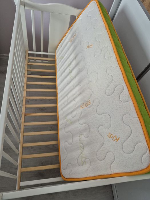 Pătuț bebe din lemn alb (60*120 cm)