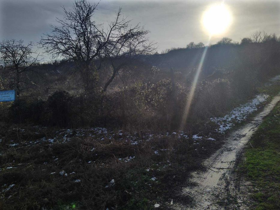 Продава ДВА СЪСЕДНИ ПАРЦЕЛА по един декар на главния път за Варна