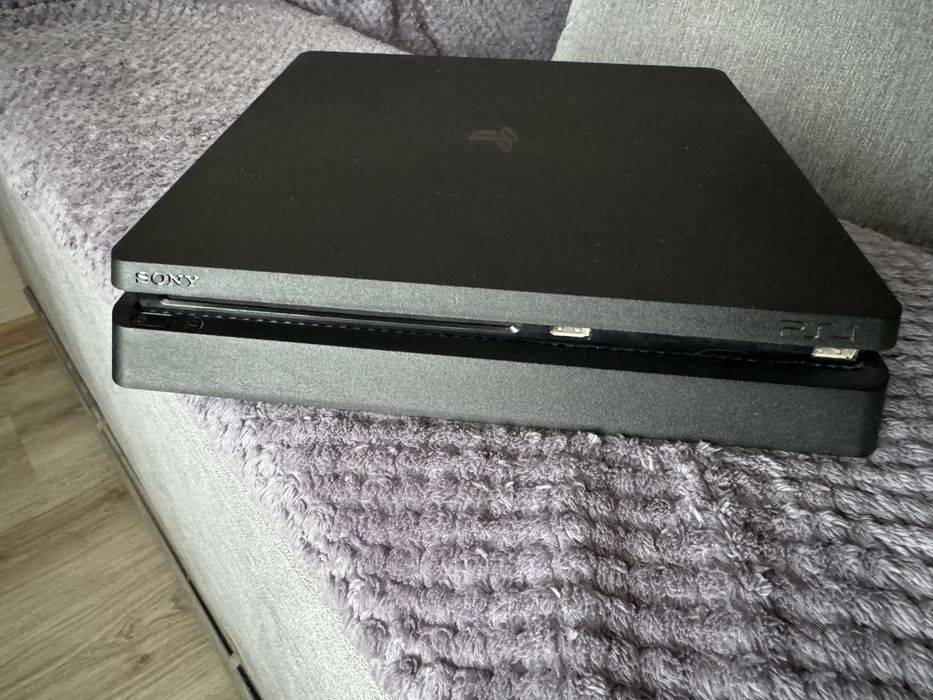 Продам PS4 slim 500gb 1 геймпад