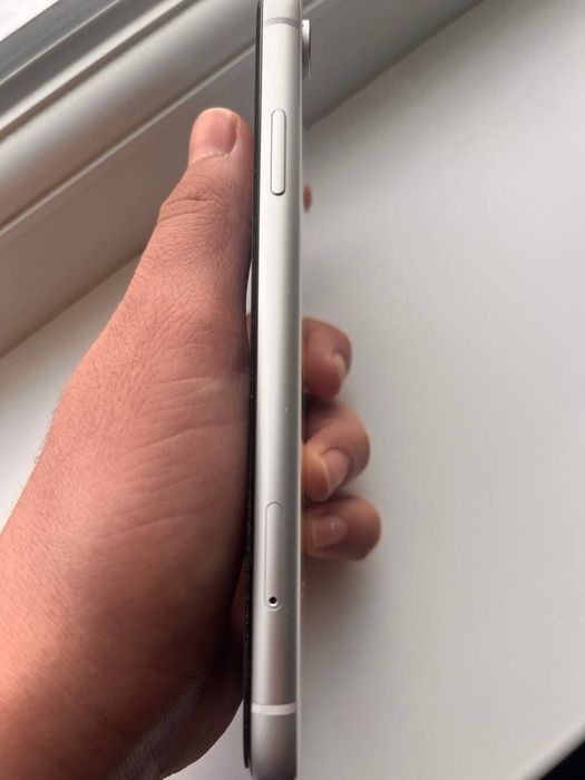 Продаю Айфон XP!