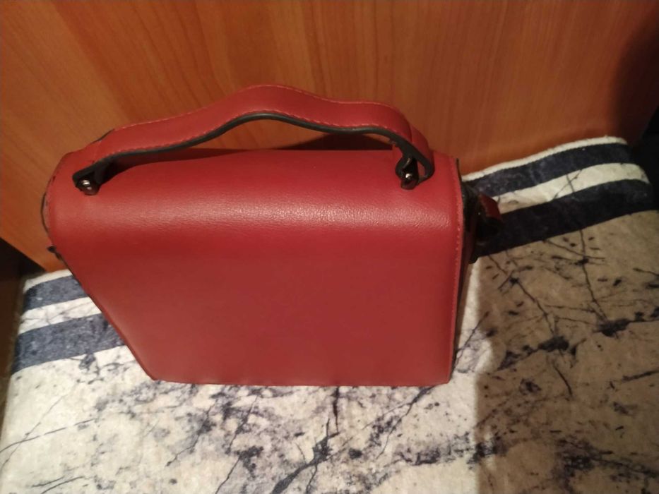Барсетка из кожи с ремнем