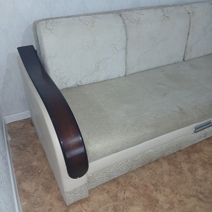 Срочно продам диван с креслом