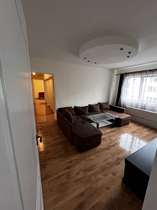 Inchiriez apartament 3 camere semi-decomandat