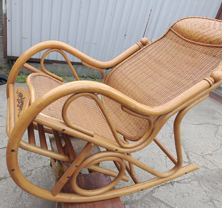 Кресло -качалка,ротанг