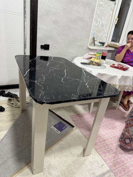 Стол кухонный 8мын стульясы жок