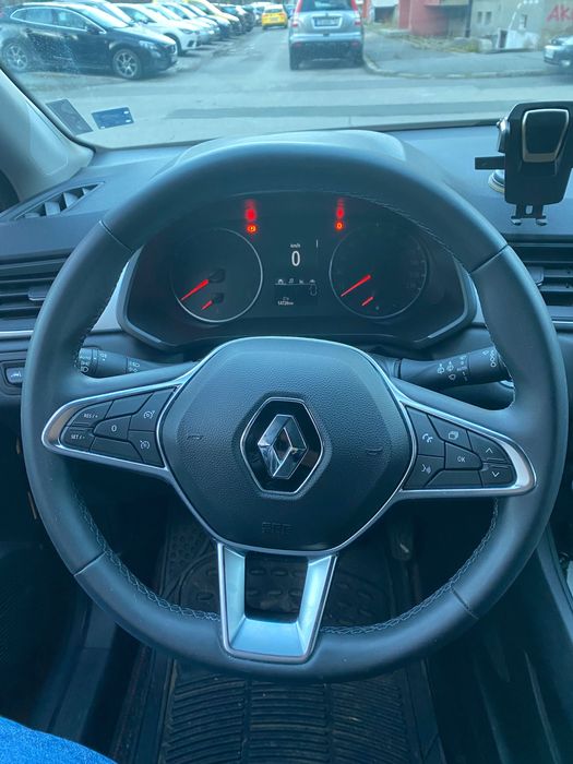 Продавам Рено Каптюр 2022 г