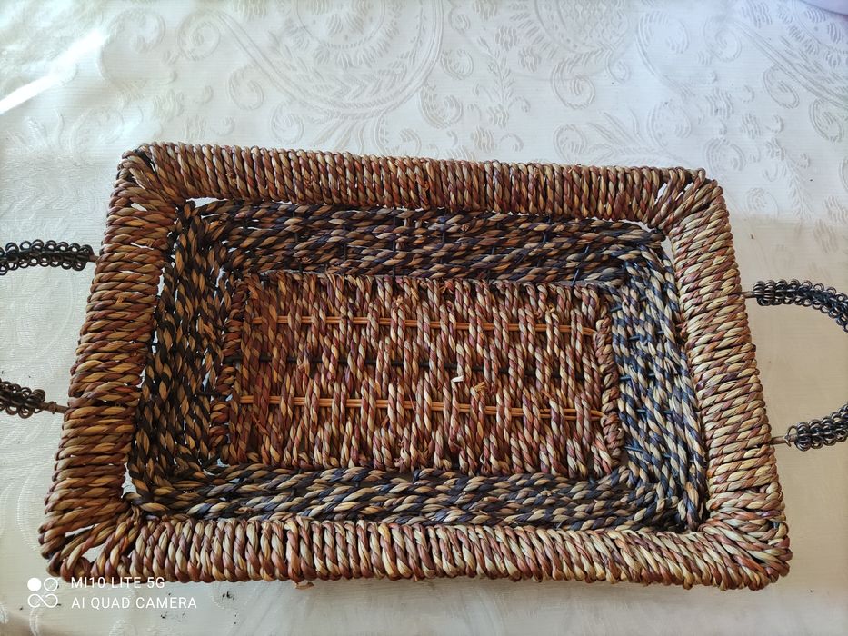 Хлебница, сухарница