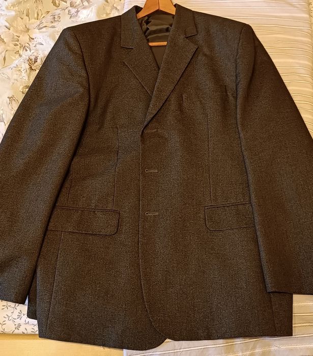 Чисто нов костюм