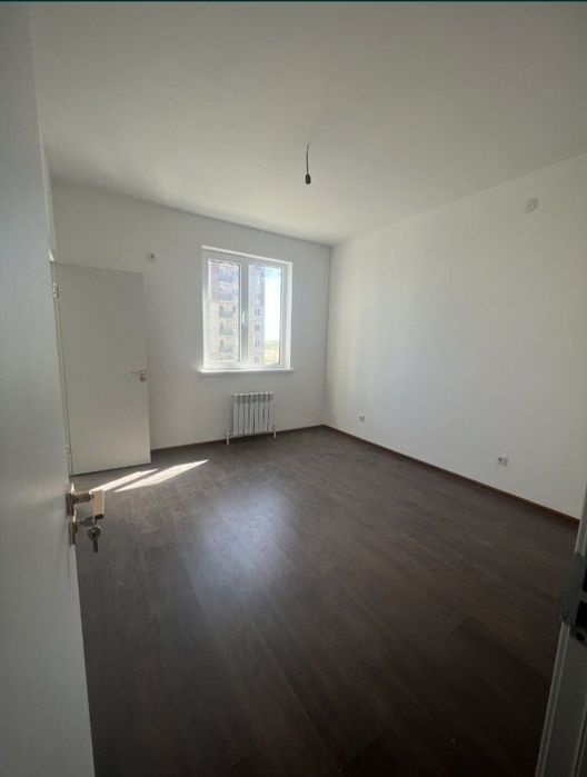 Новостройка 3 хонали уй сотилади 1 хоналикка хам алмашаман.