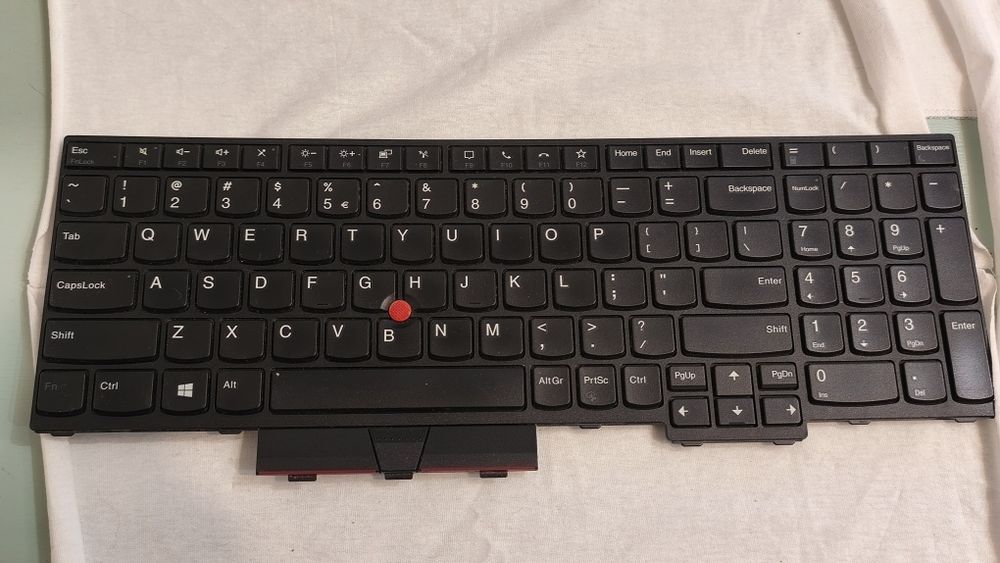 Tastatura laptop Lenovo L15 folosita dar completa, in stare buna.