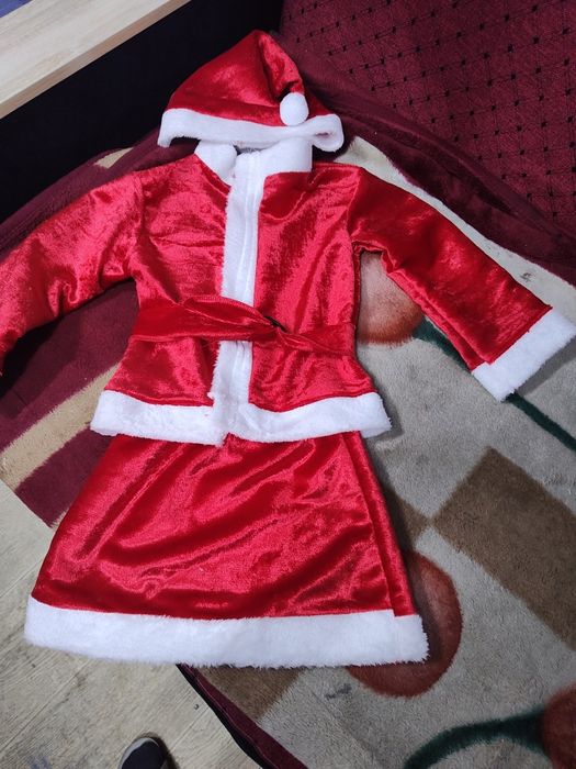 Санта на девочке на 3-5 лет