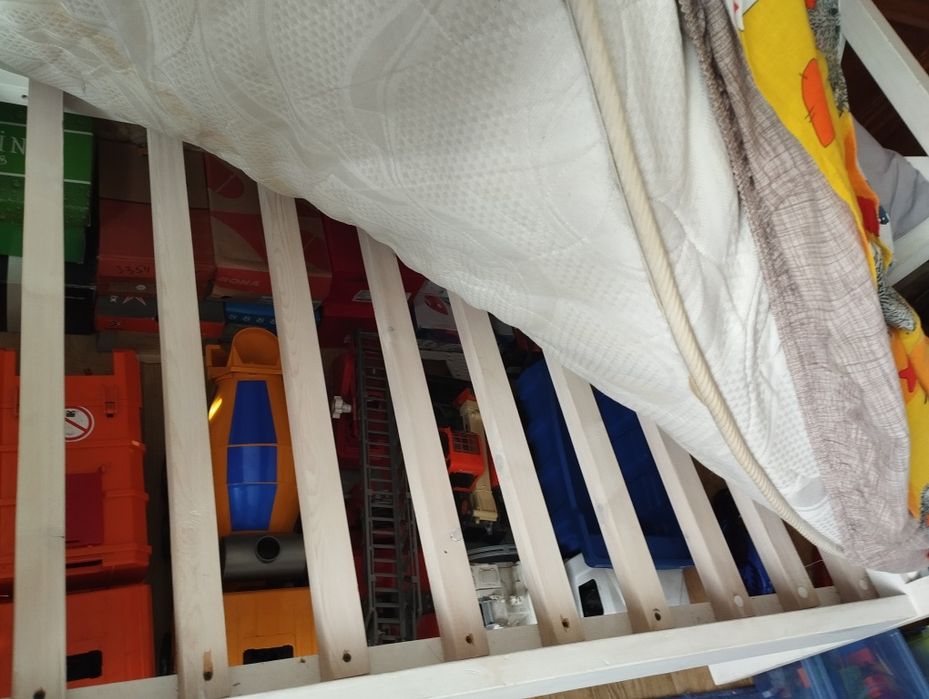 Продам кровать с матрасом  170см*90