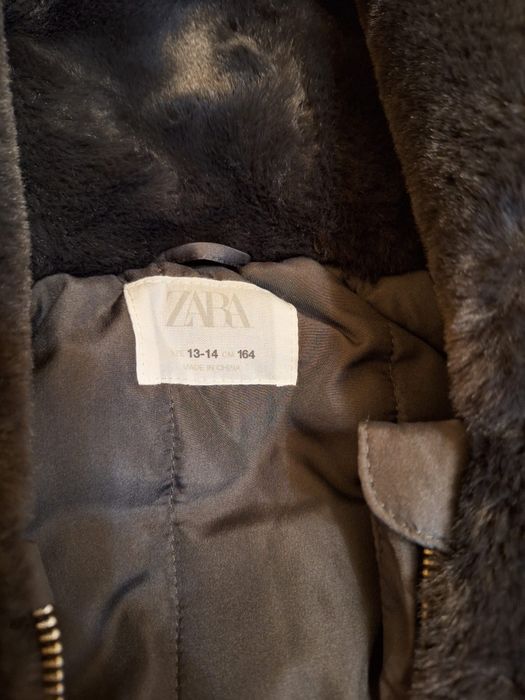 Vind 2 haine pentru fete, firma Zara, din blana artificiala