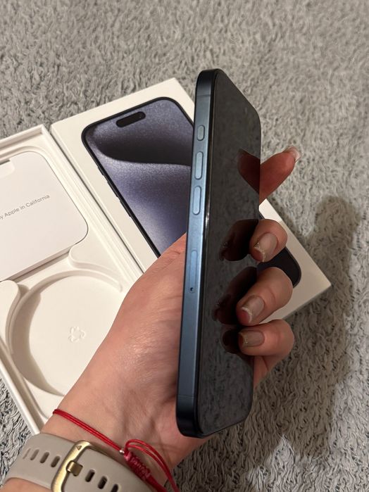 iPhone 15 pro Blue Titanium
