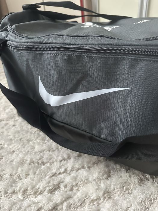 Geanta Nike.