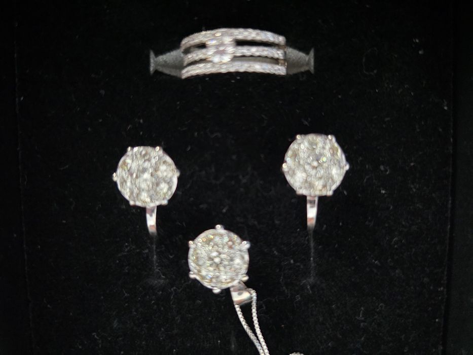 Set inel  cercei pandant aur alb 18k  cu diamante