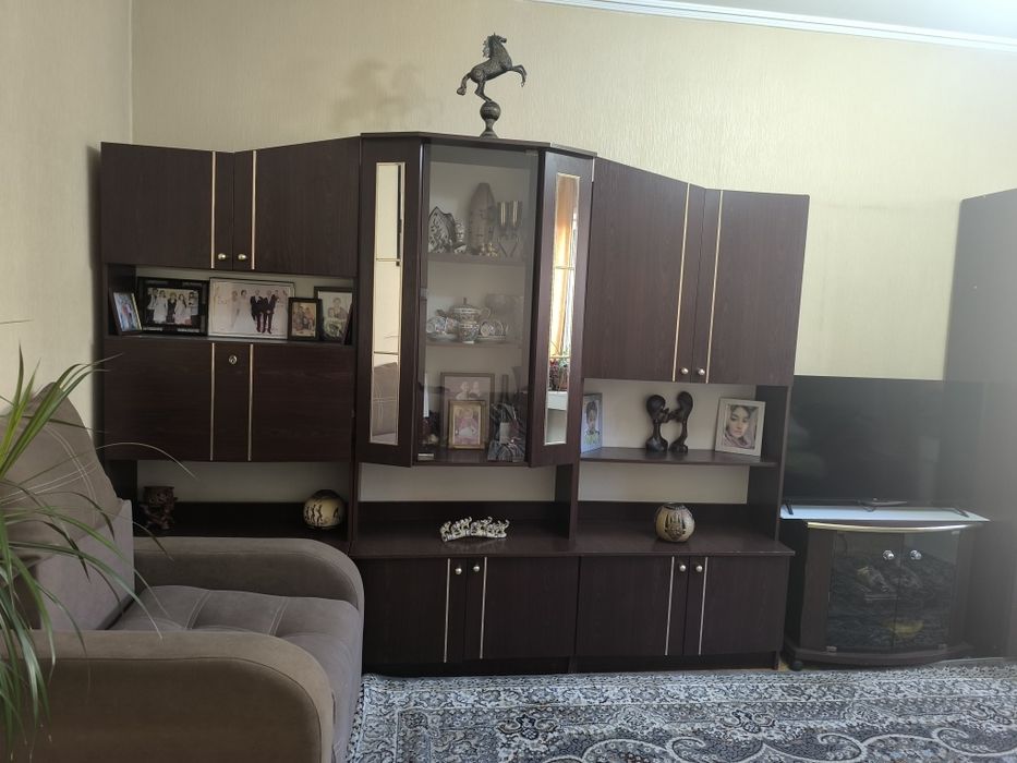 Продам Продам стенку с тумбой под телевизор.