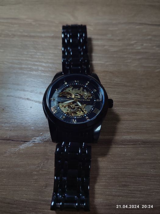 Продаю часы Tevise б/у