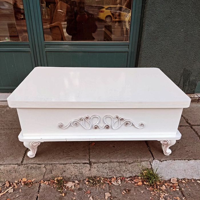 Разстгателна маса на , различни нива