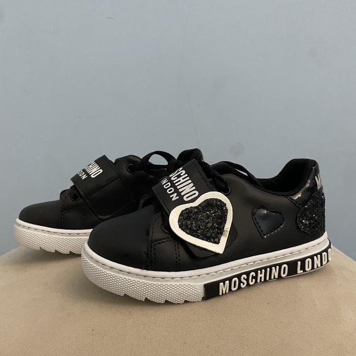 Распродажа детской обуви.