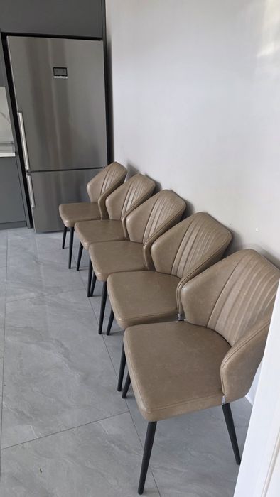 Продам стол и стулья