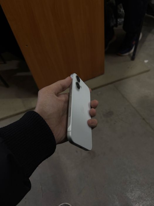 Продам Iphone 16