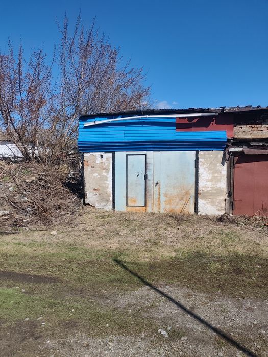 Гараж за 19 домом