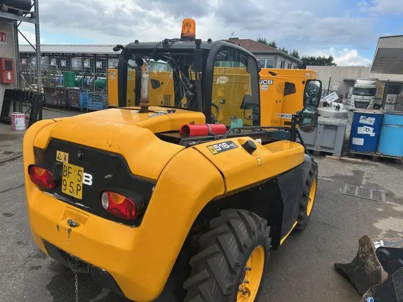 Телескопичен товарач JCB 516-40