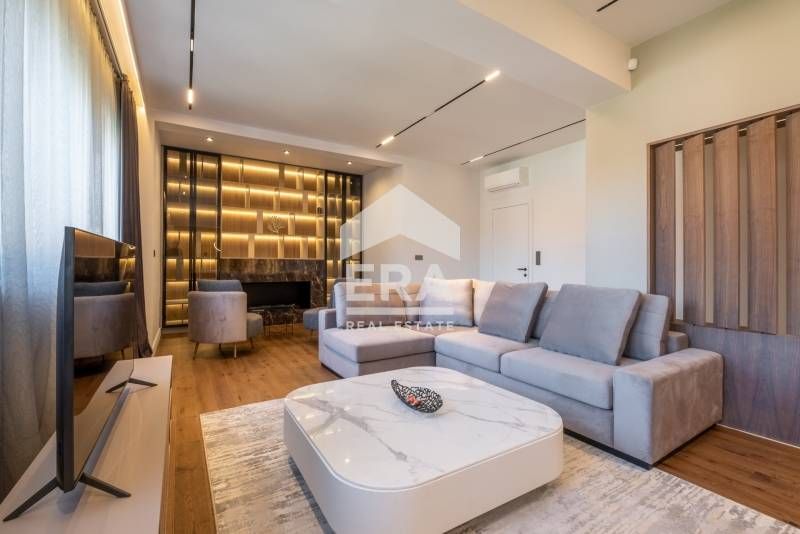 Дава се под наем Тристаен апартамент в София, Център - 120 кв.м за 3590.4 € - Снимка #1