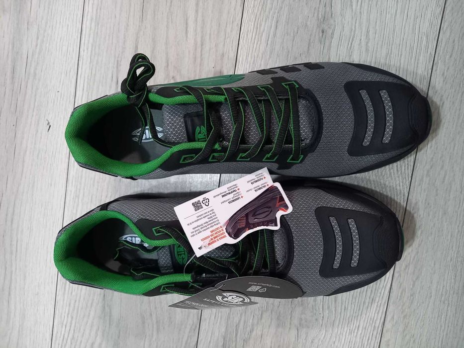 Echipament de lucru, rezistent la ploaie si vant