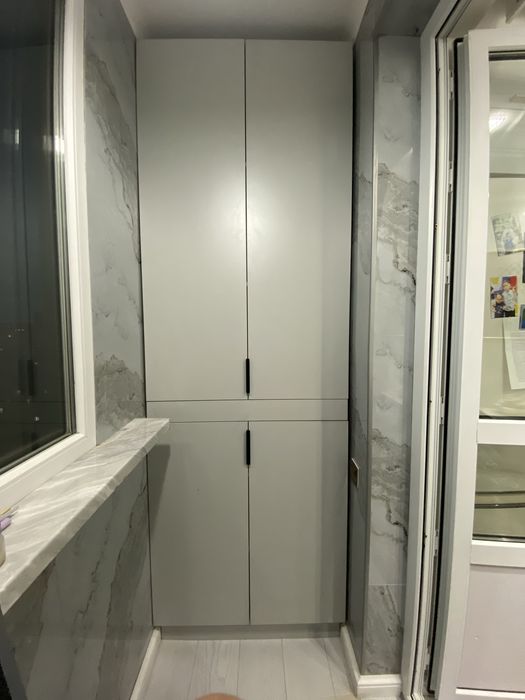 Шкаф на балкон до потолка