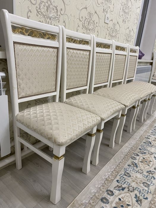 Стол со стульями