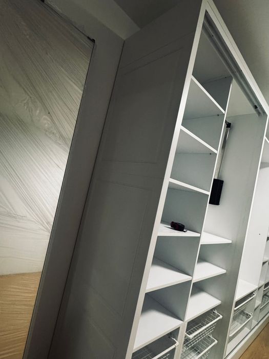 Dressing / Dulap cu uși glisante și oglinzi – MDF