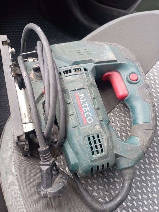 Продам лобзик электрический