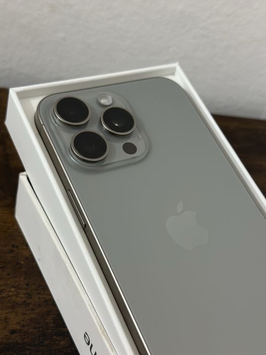 iPhone 15 Pro Max . 256 gb . 100%