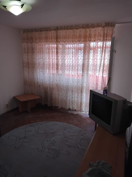 Închiriez apartament