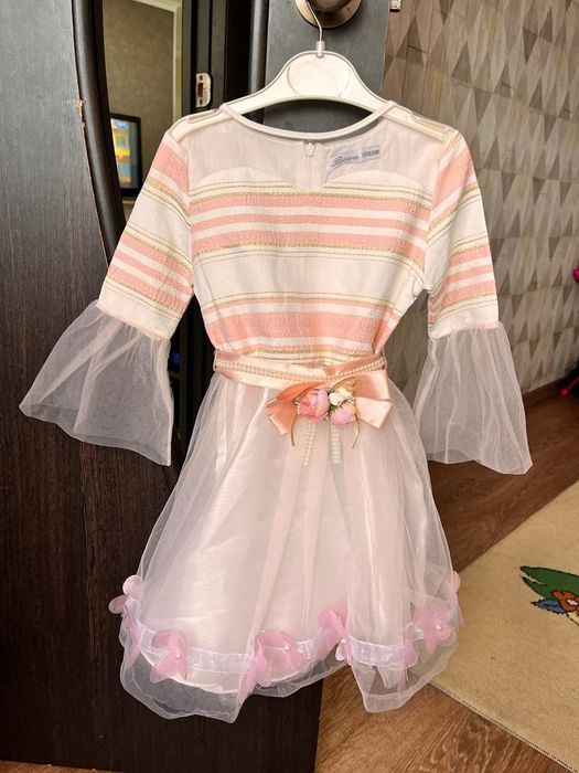 Продам Платье для девочки